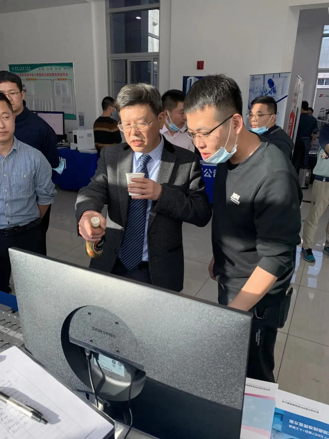 Fully automatic multispectral cellular image analysis system on display