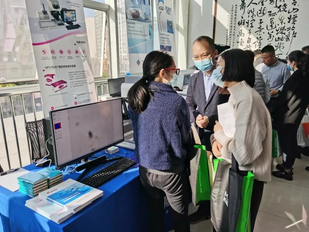 In-depth exchange with pathology experts