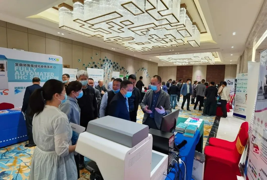 Fully automatic multispectral cellular image analysis system on display