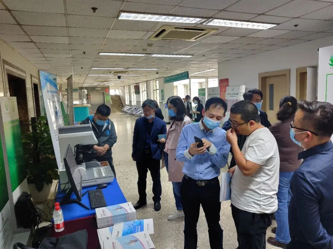 Staff give detailed demonstration of equipment operation