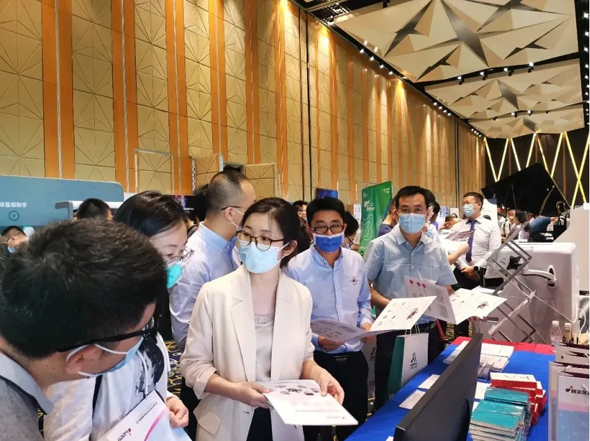 Experts stop to learn about HPV E6/E7 protein detection products